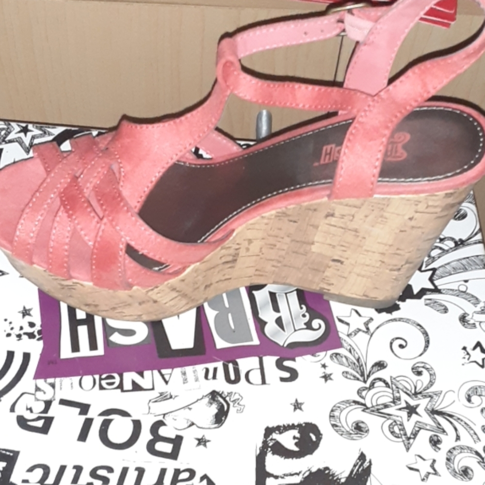 Shoe - Picture 2 of 3